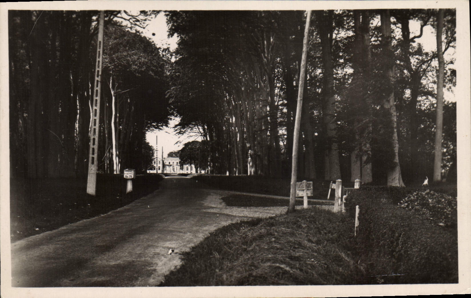 Le château de Saint-Aubin-sur-Mer — carrefour des routes — éditeur Veule-des-Roses