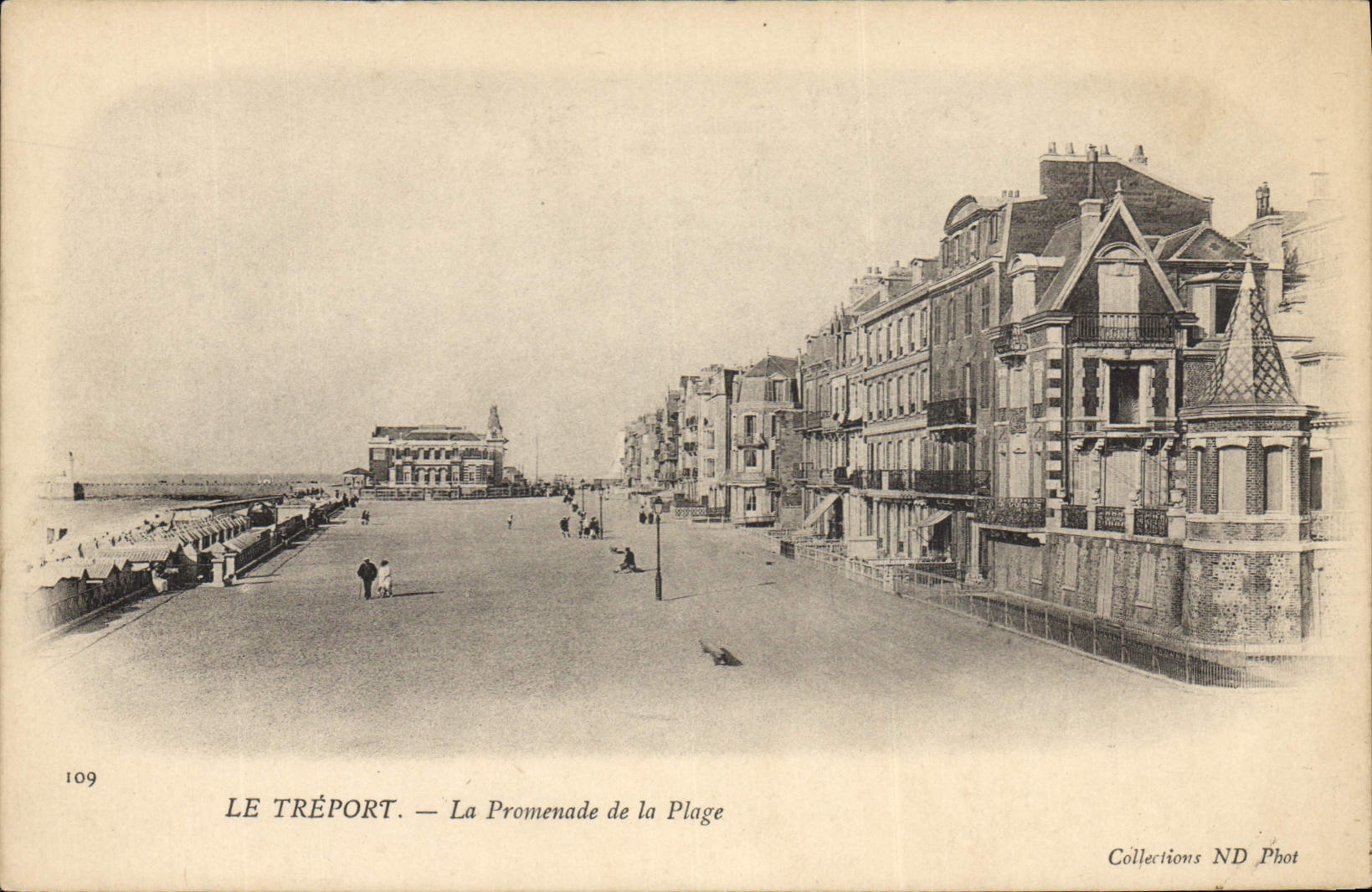CPA Le Treport La Promenade De La Plage