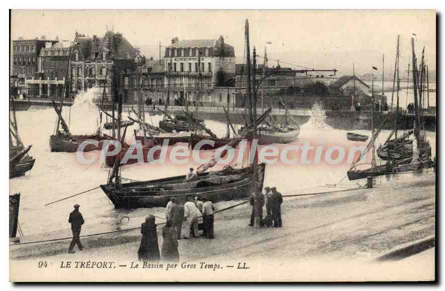CPA Le Treport Le Bassin Par Gros Temps