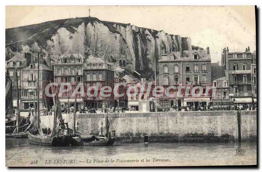 CPA Le Treport La Place De La Poissonnerie Et Les Terrasses