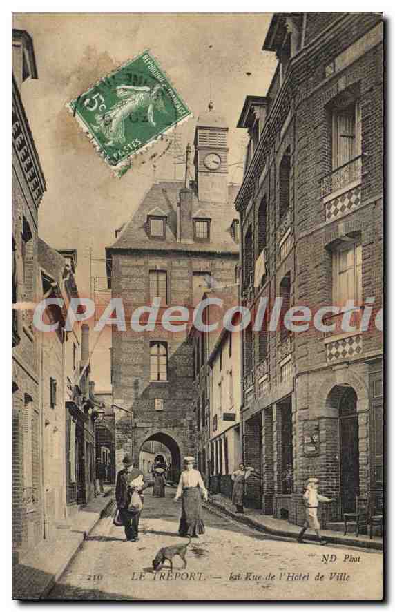 CPA Le Treport Rue De I'Hotel De Ville