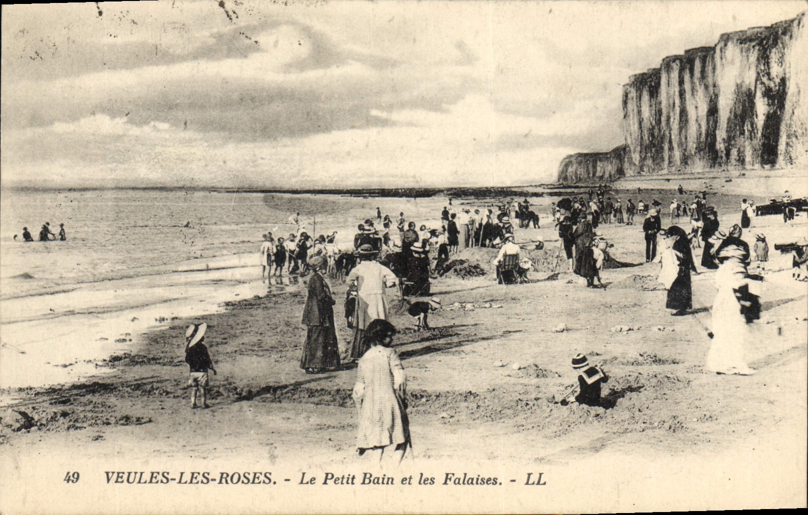 CPA Veules Les Roses Le Petit Bain Et Les Falaises