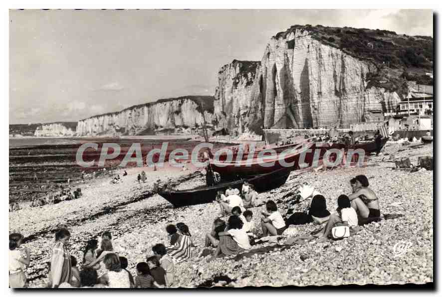 CPA Yport La Plage Et Les Falaises