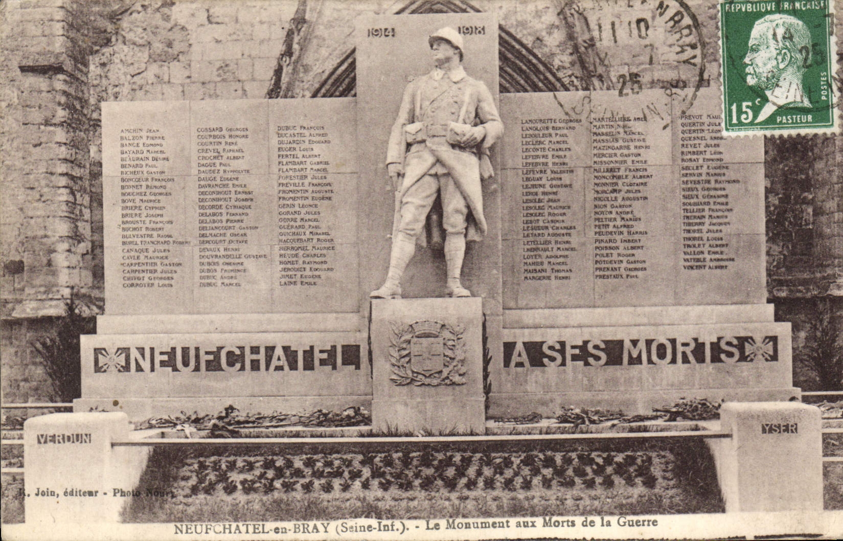 CPA Neufchatel En Bray Le Monument Aux Mort De La Guerre