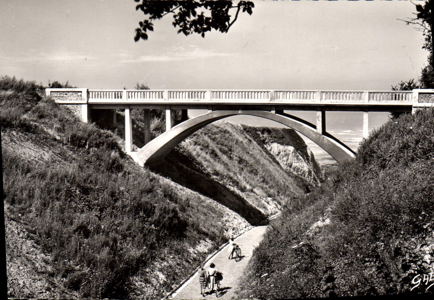 CPA Berneval Le Pont Sur La Descente Vers La Mer