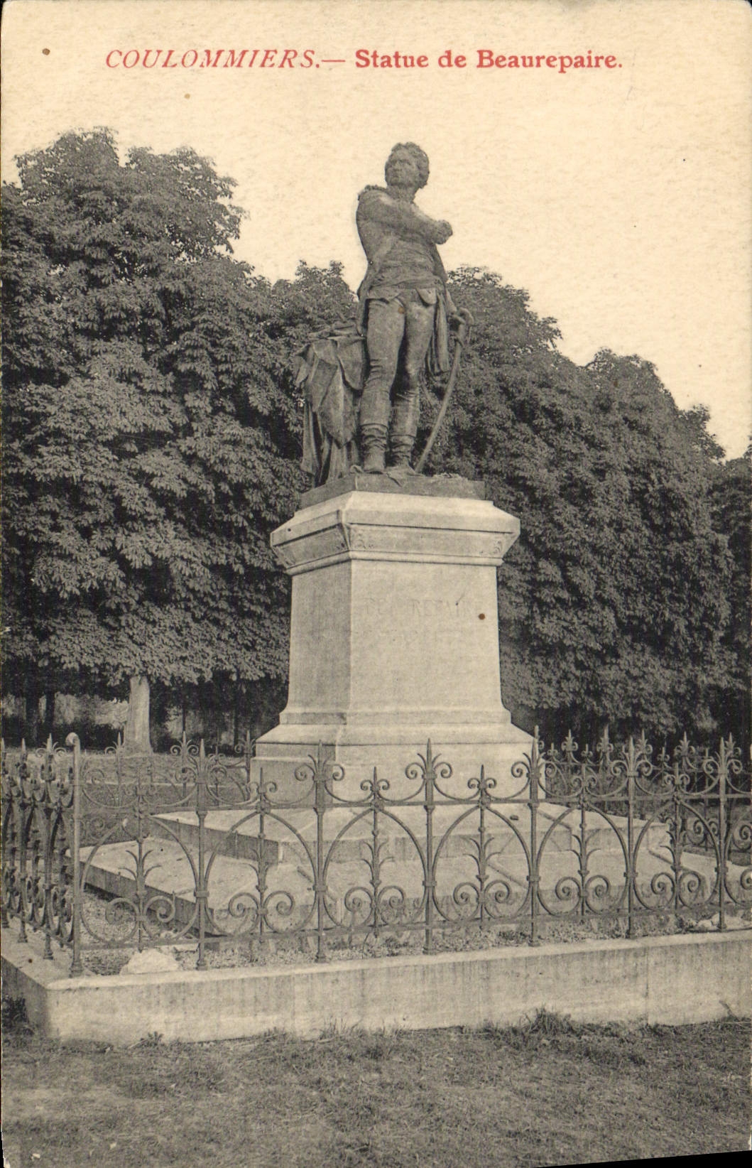 Coulommiers — Statue de Beaurepaire — Éditeur inconnu, n° de série non visible