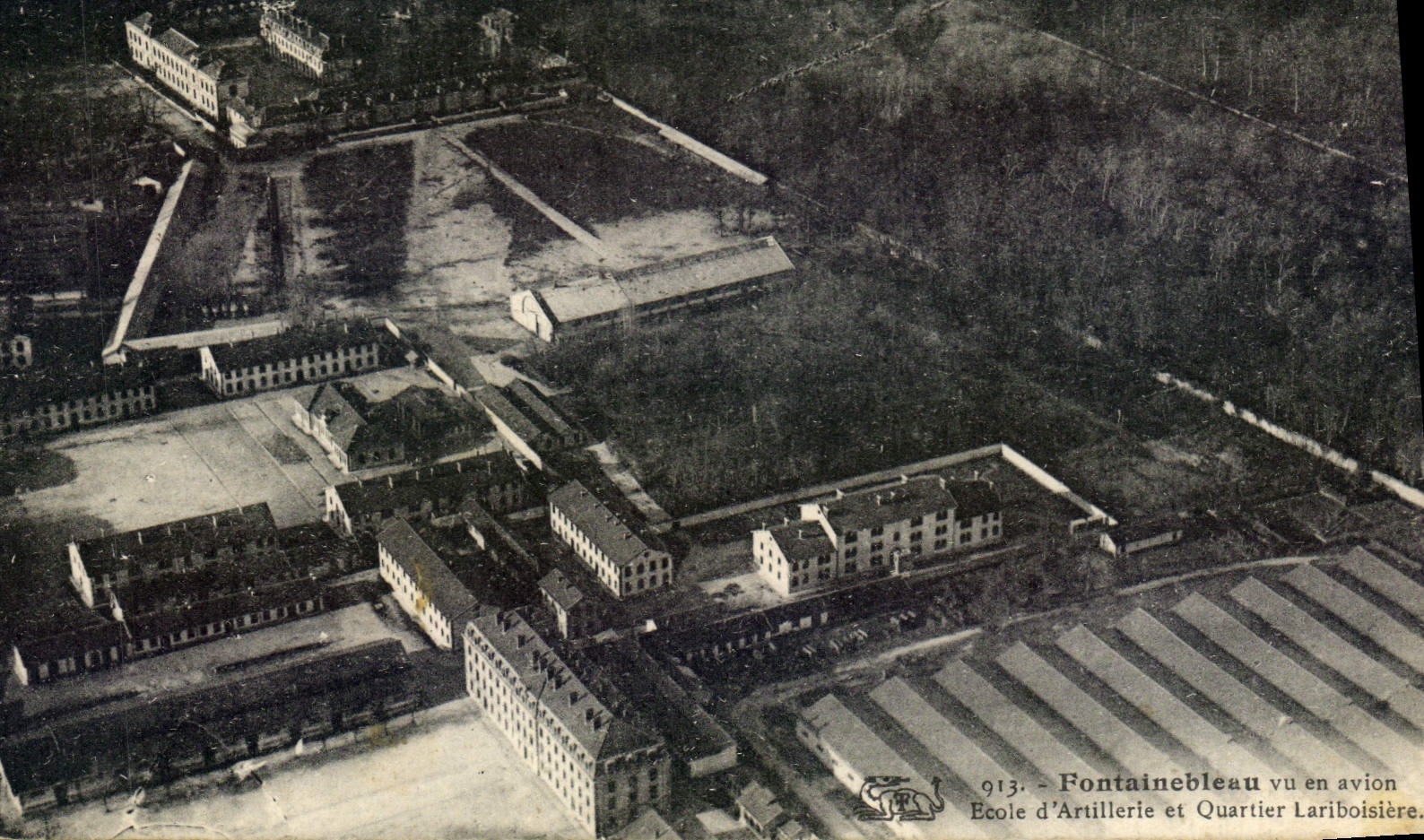 Fontainebleau vu en avion — École d'Artillerie et Quartier Lariboisière — n°913
