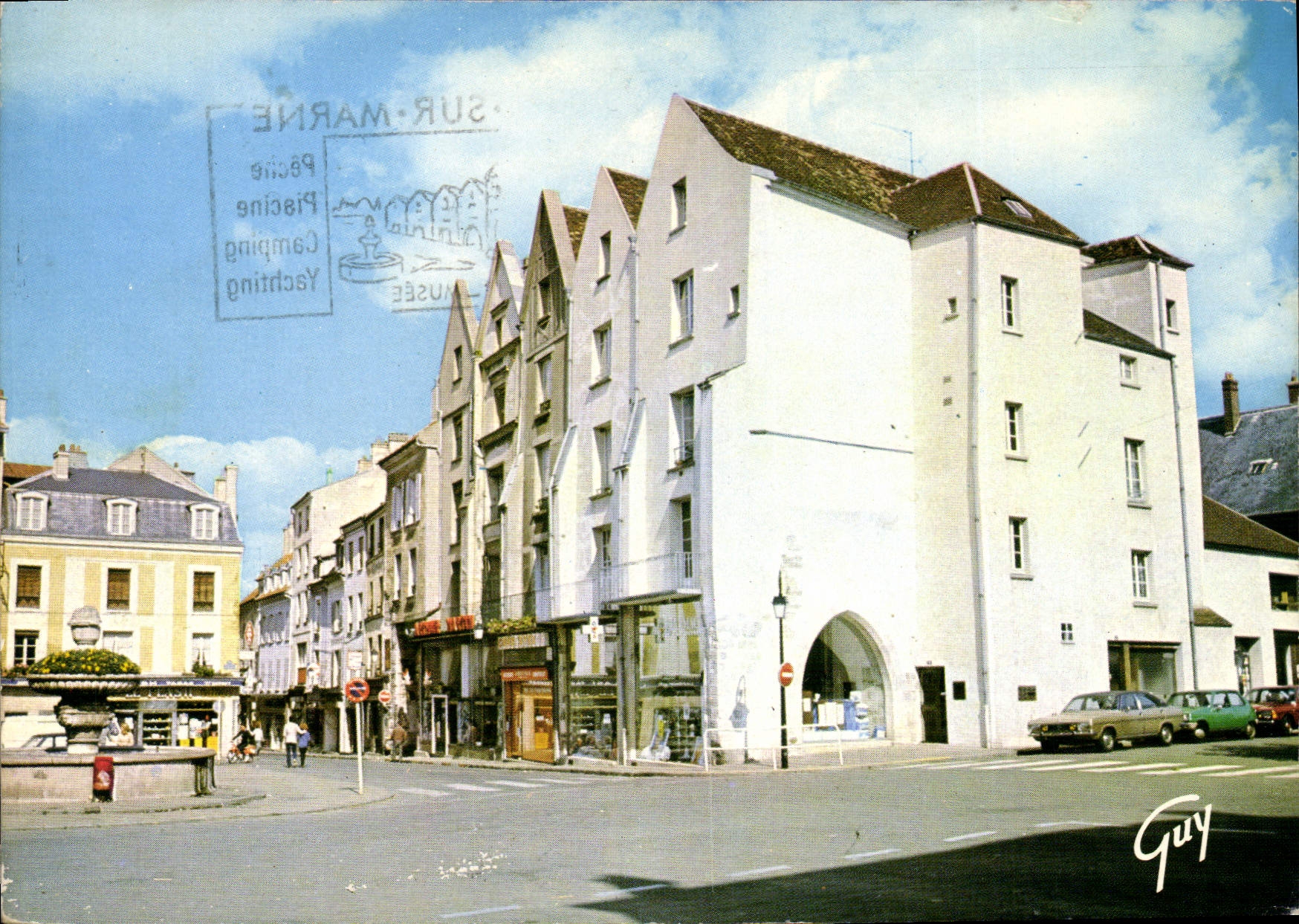 Lagny-sur-Marne — place de la Fontaine et ses maisons — Éditions GUY