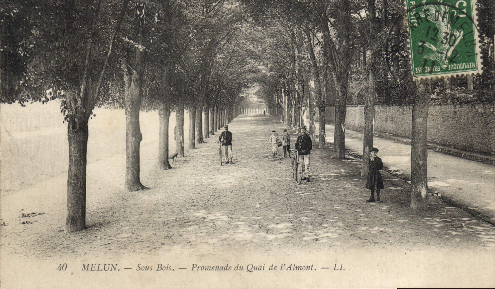 CPA Melun Sous Bois Promenade Du Quai de l'Almont