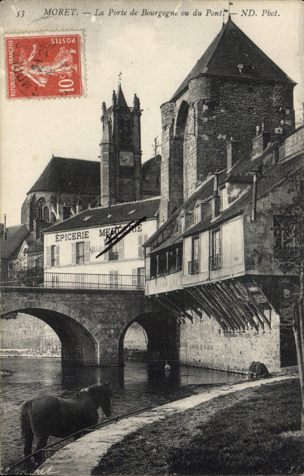 Moret — La Porte de Bourgogne ou du Pont — ND. Fot.