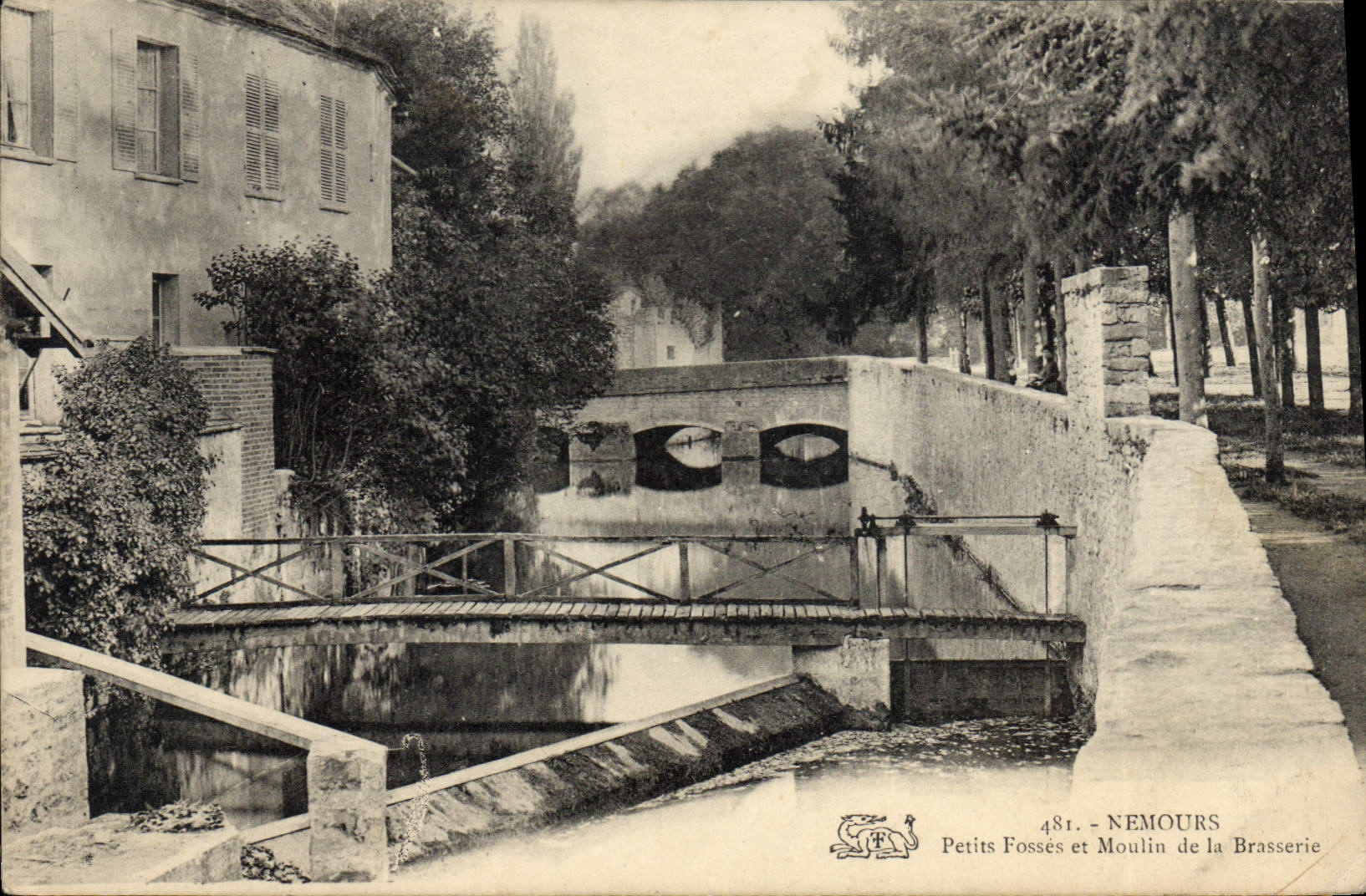 CPA Nemours Petits Fosses Et Moulin de la Brasserie