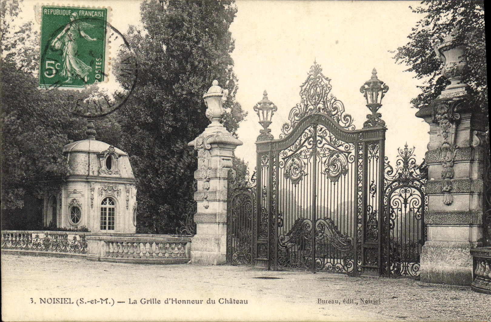 CPA Noisiel La Grille D'Honneur Du Château