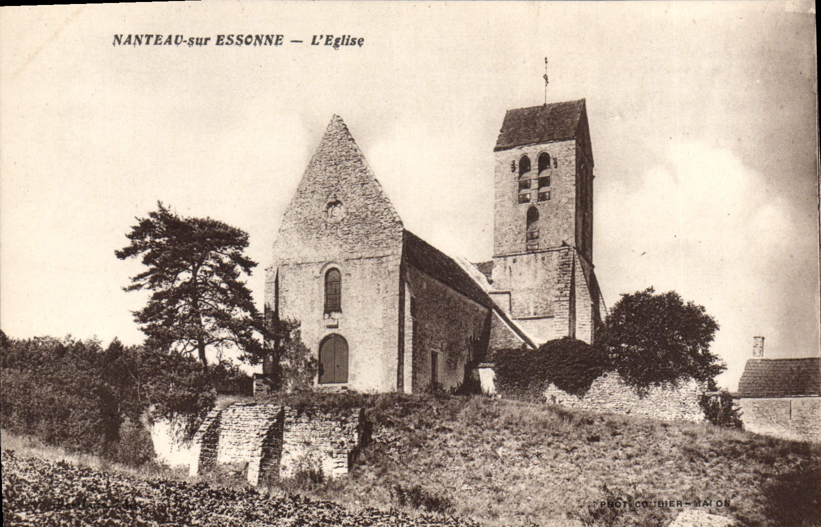 CPA Nanteau Sur Essonne L'Eglise