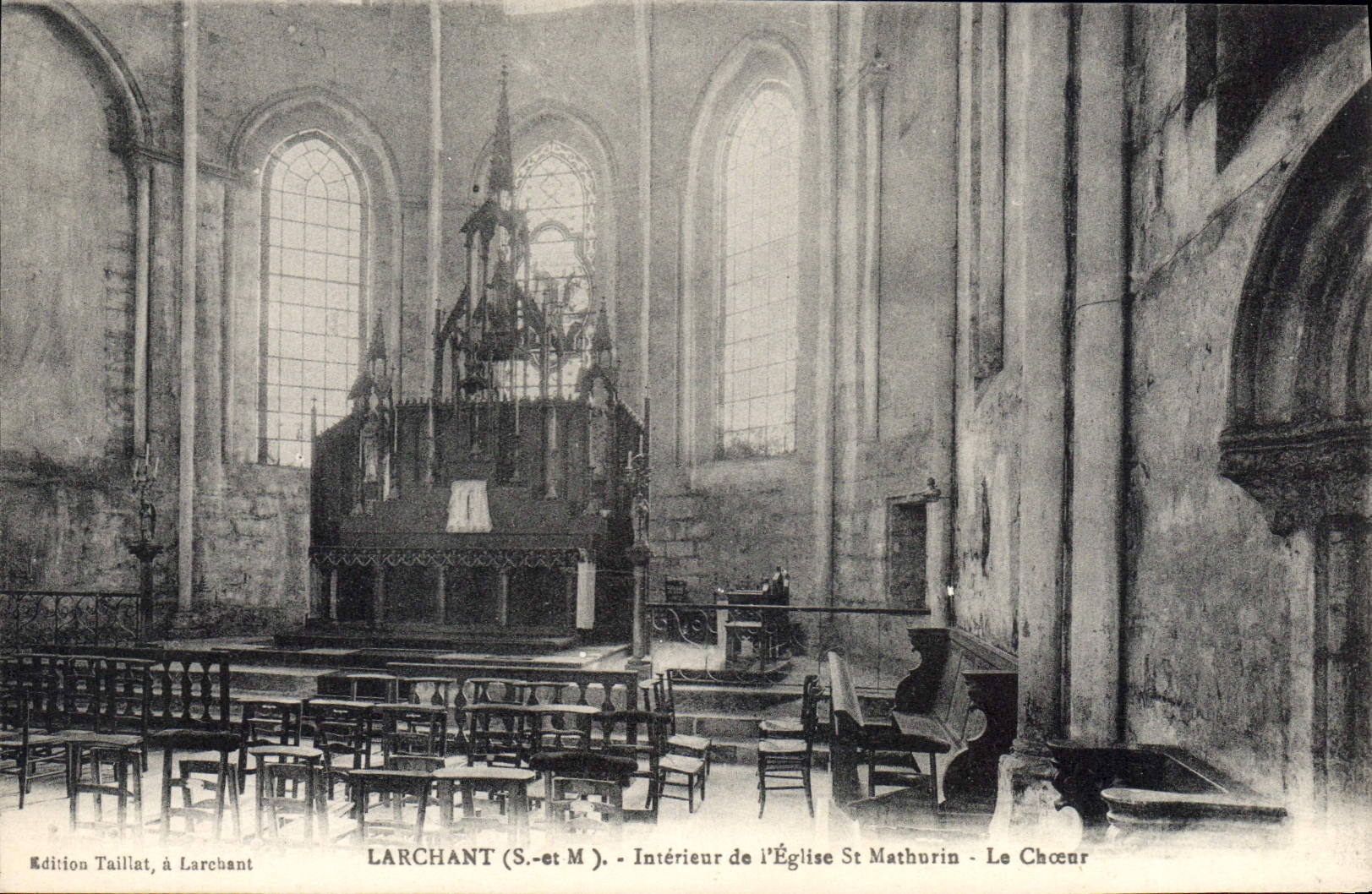 CPA Larchant Interieur De I'Eglise St Mathurin