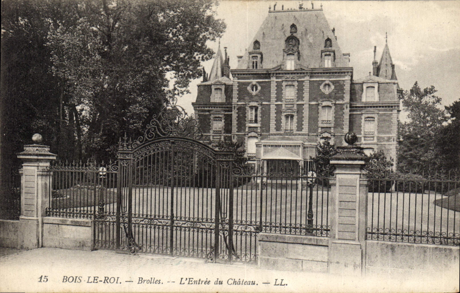 CPA Bois Le Roi Brolles L'Entree Du Chateau
