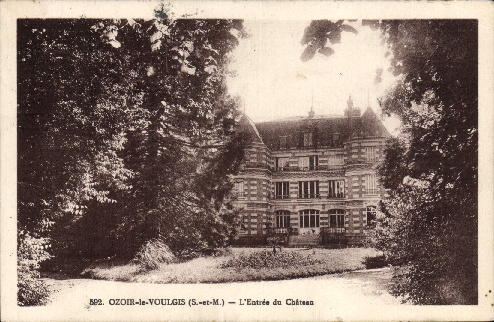 OZOIR-le-VOULGIS (S.-et-M.) — L'Entrée du Château — Photo-Edit. E. Mignon, Nangis, Seine-et-Marne