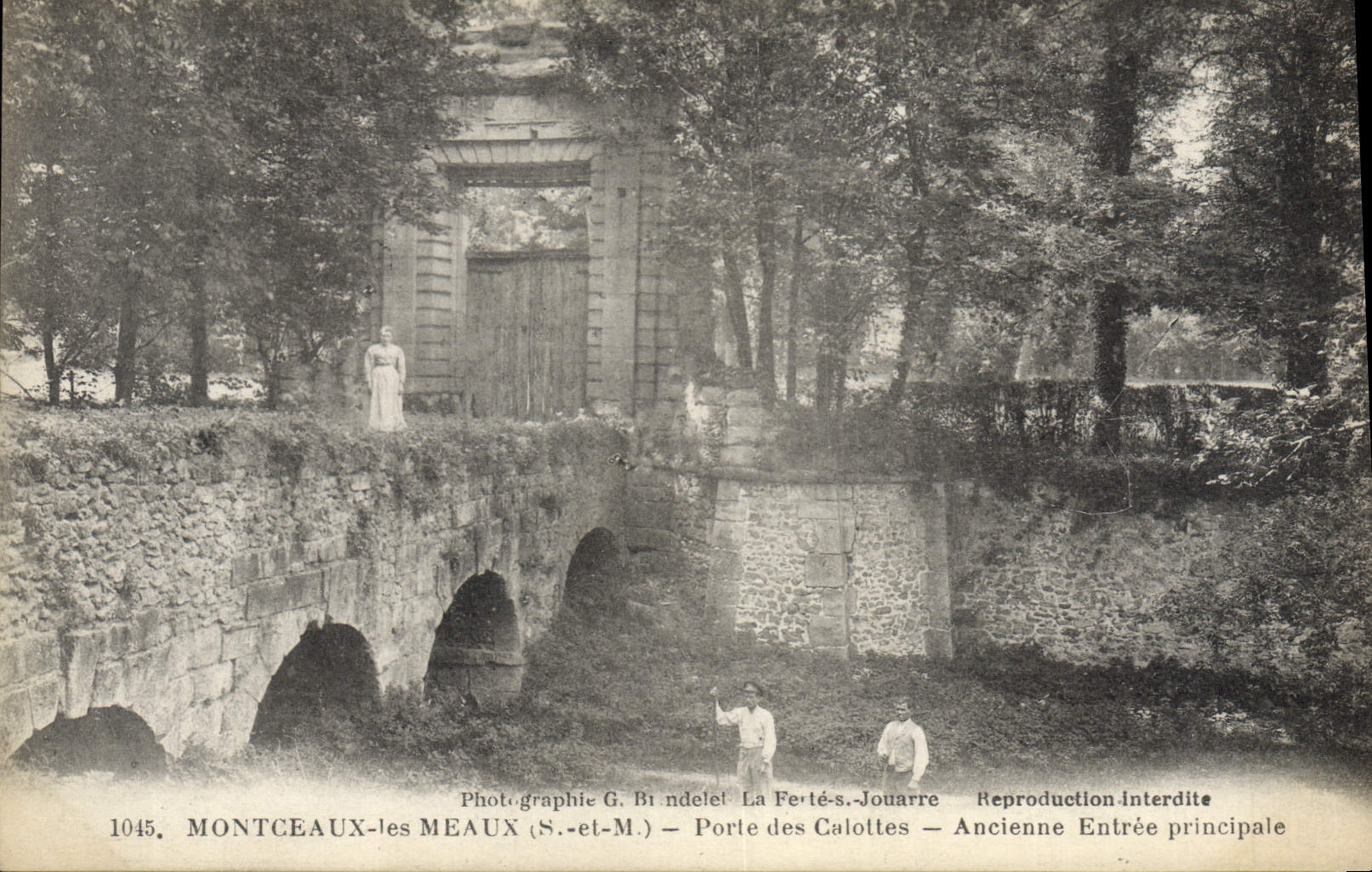 Montceaux-les-Meaux — Porte des Calottes — Ancienne Entrée principale — Photographie G. Bindelet