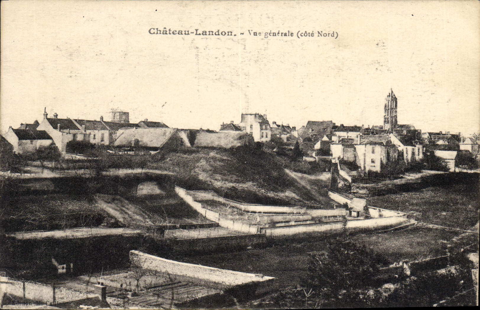 Château-Landon — Vue générale (côté Nord)