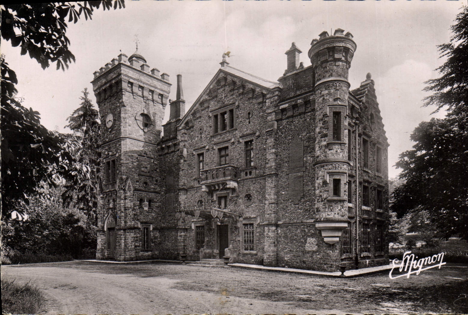 CPA Mauperthuis Le Chateau Des Coteaux