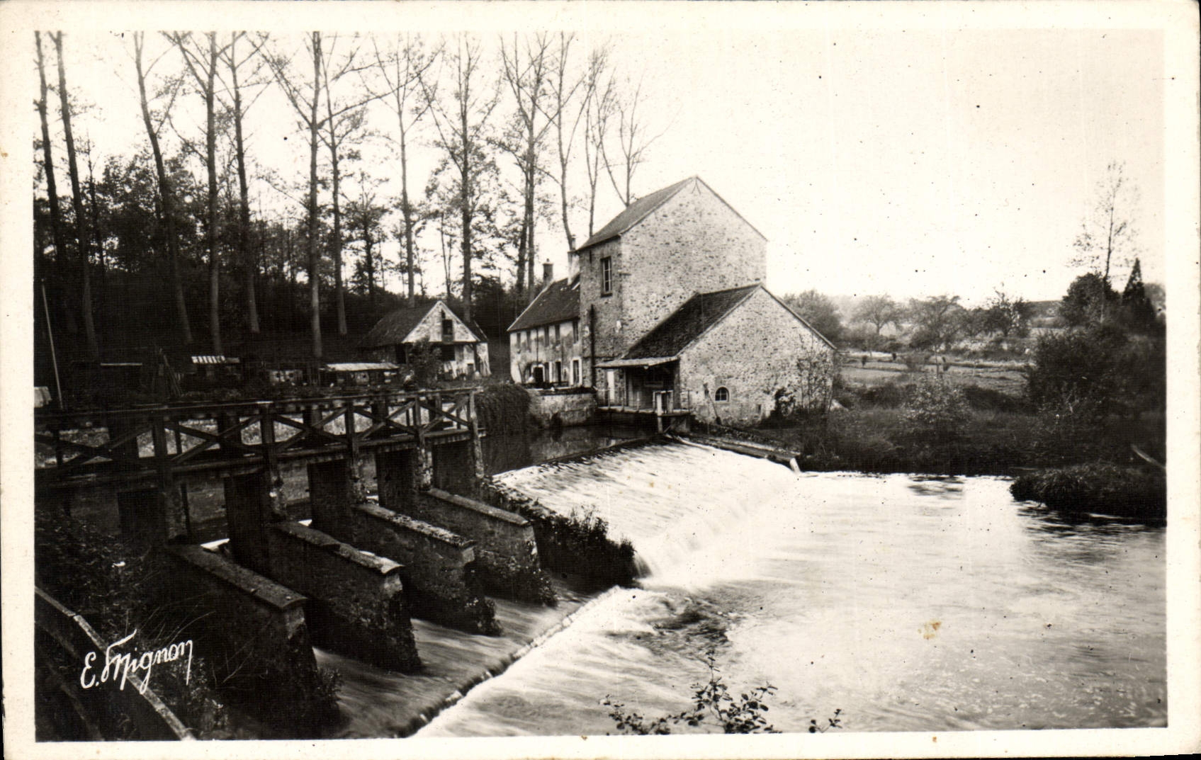 JOUY-sur-MORIN — Le Glacis du Moulin de Nevers — Photo-Editions E. MIGNON