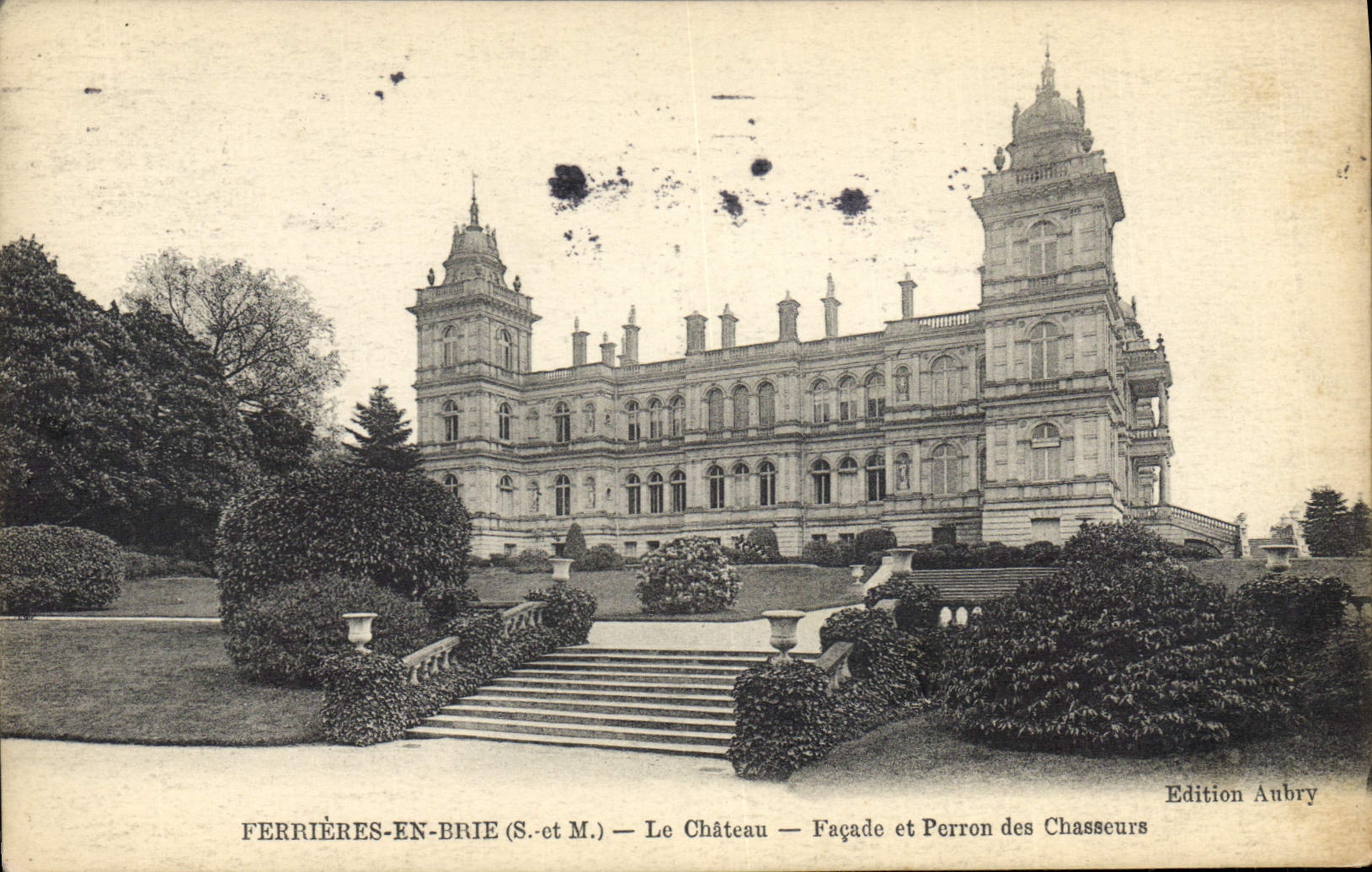 Ferrières-en-Brie — Le Château — Façade et Perron des Chasseurs — Edition Aubry