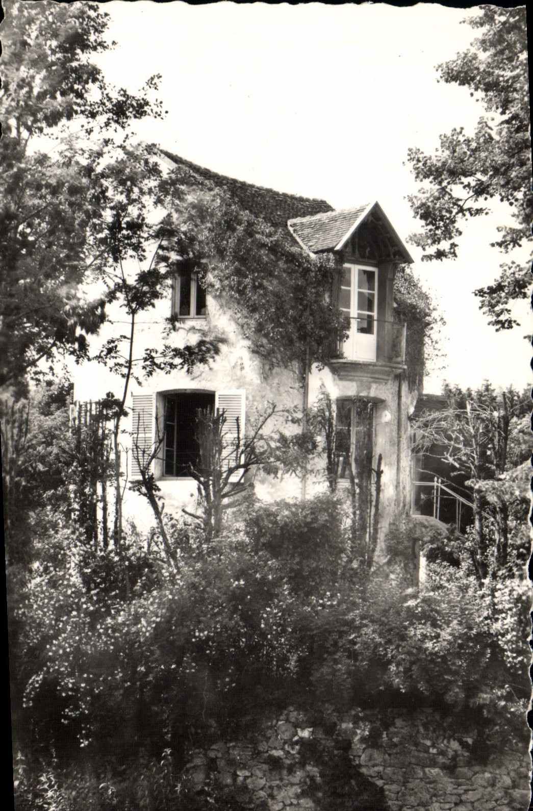 Villa entourée de végétation — Crecy-en-Brie — éditeur inconnu