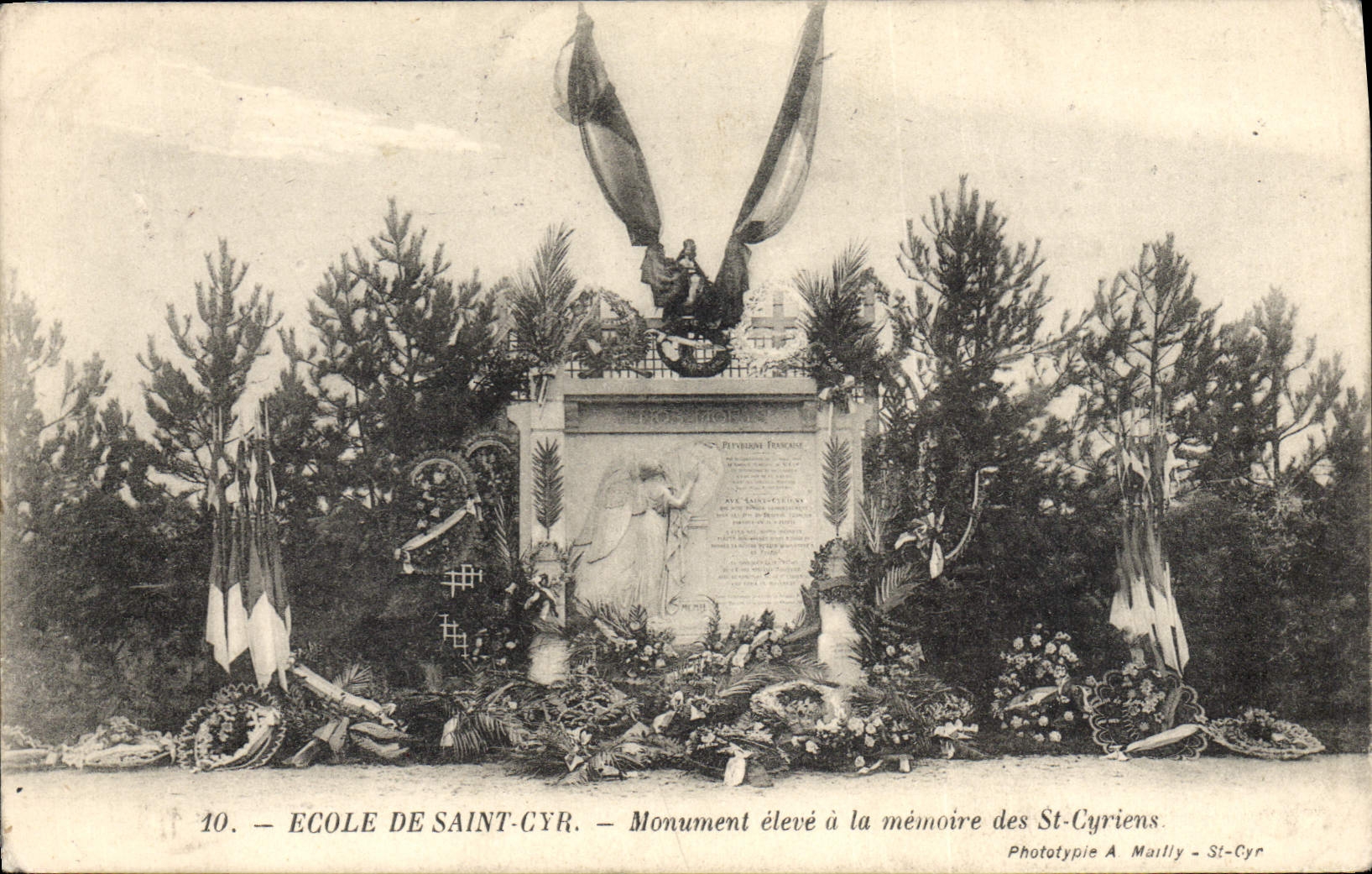 École de Saint-Cyr — Monument élevé à la mémoire des St-Cyriens — Phototypie A. Mailly - St-Cyr