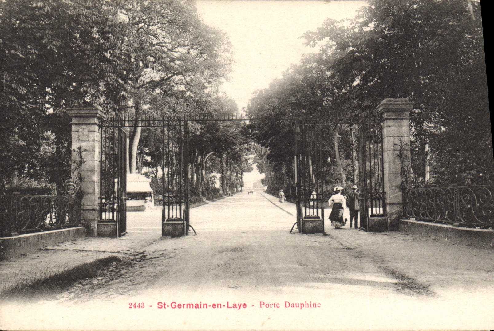 St-Germain-en-Laye — Porte Dauphine — éditeur Phototypie A. Rep et Fillette & Château-Thierry