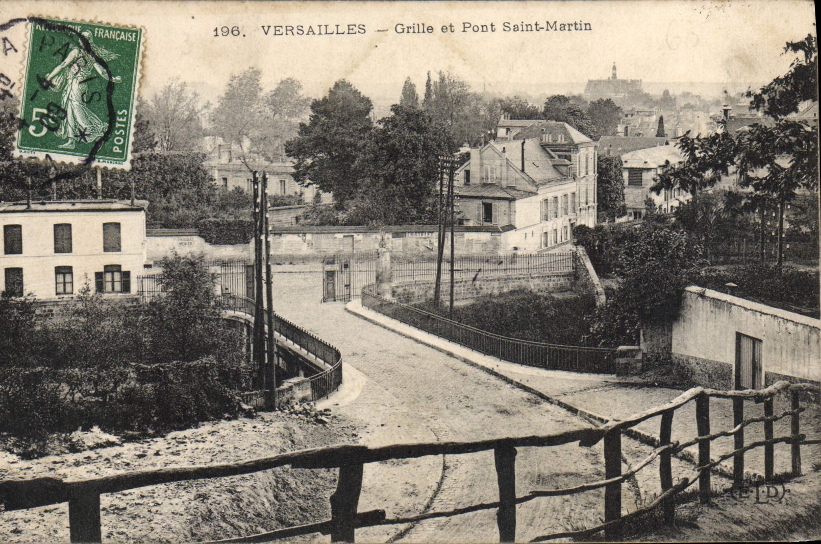 CPA Versailles Grille Et Pont Saint Martin