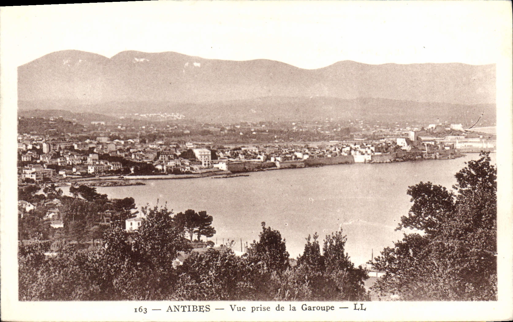 CPA Antibes Vue Prise De La Garoupe