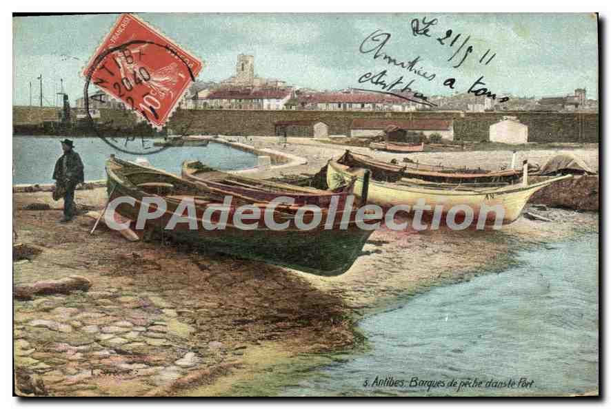 Antibes - Barcos de pesca en el puerto — L.V. & Ch. Photo