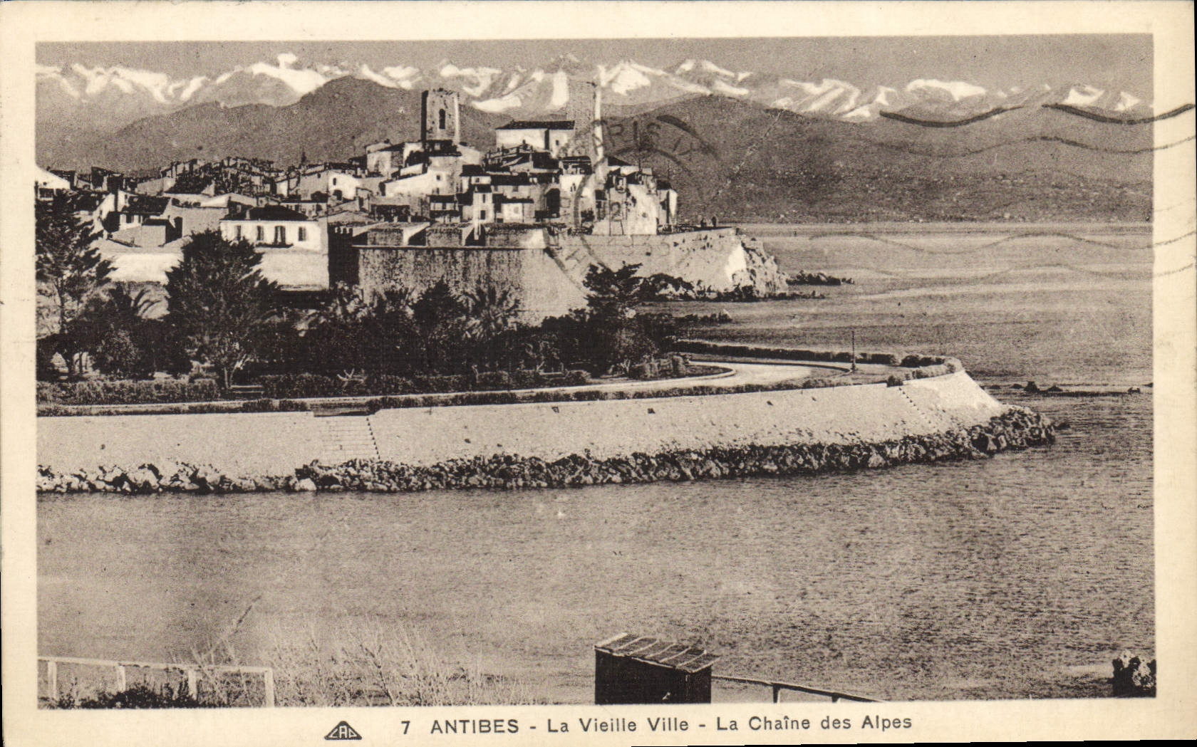 CPA Antibes La Vieille Ville La Chaine Des Alpes