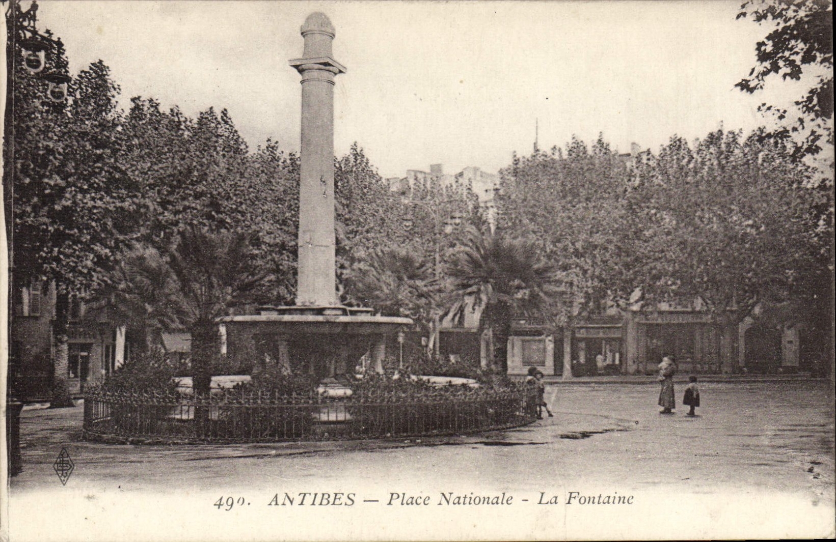 CPA Antibes Place Nationale La Fontaine