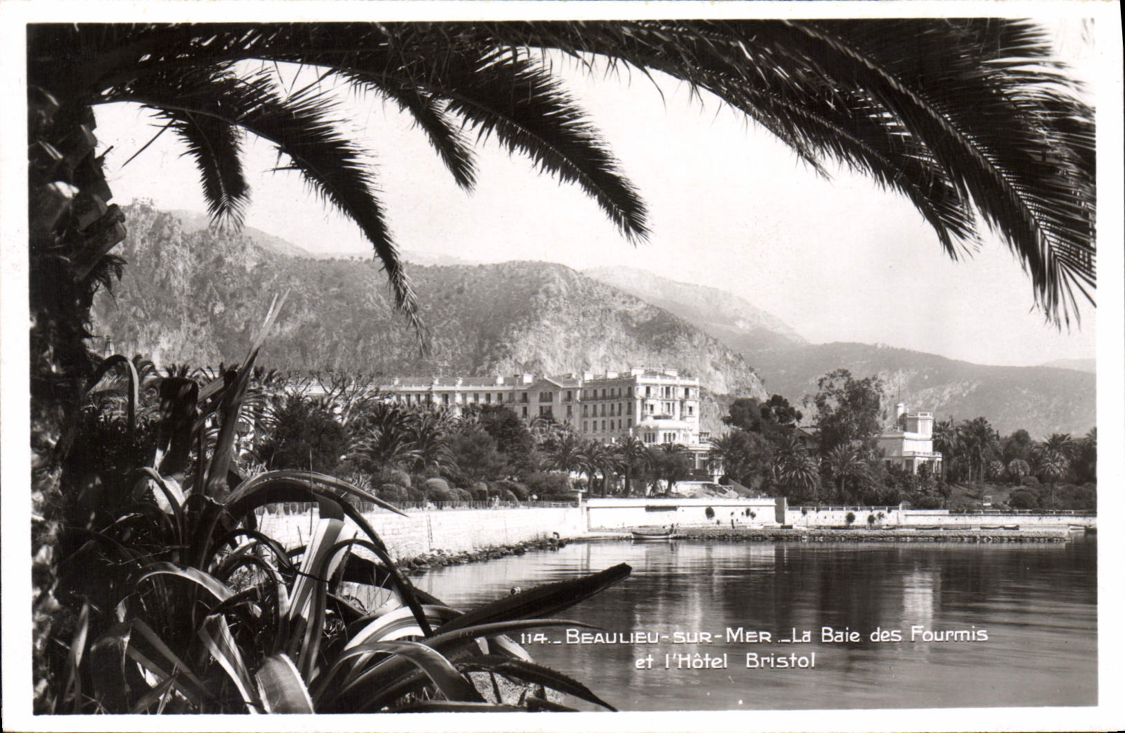 Beaulieu-sur-Mer — La Baie des Fourmis et l'Hôtel Bristol — éditeur CPADeCollection
