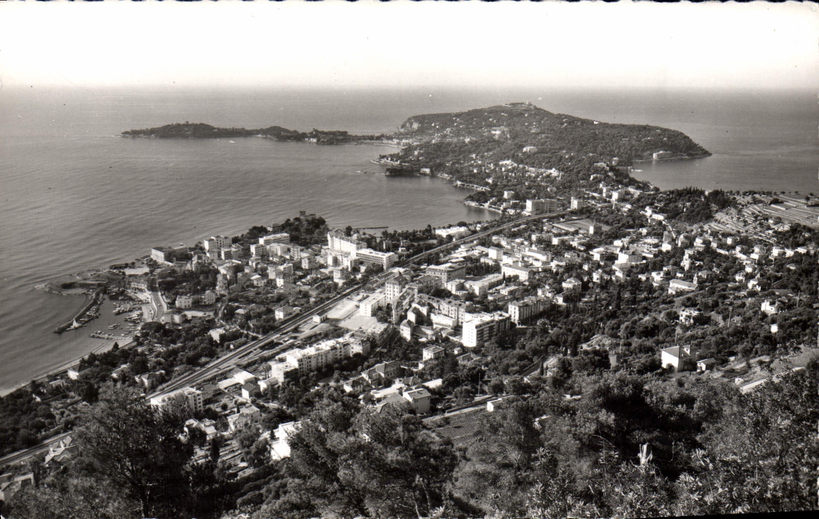 Vue aérienne de la Côte d'Azur — Beaulieu-sur-Mer et le Cap Ferrat — Éditions 'MARIE'