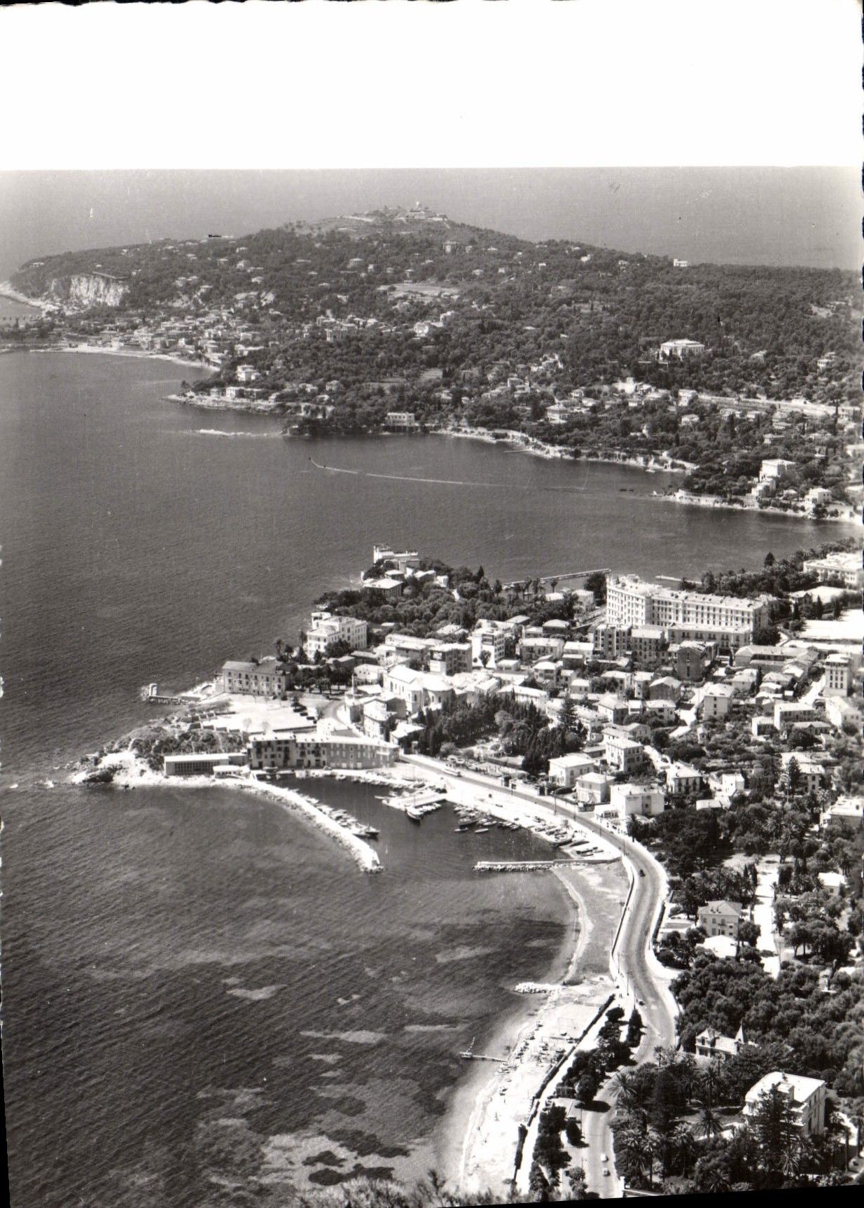 Beaulieu-sur-Mer — Vue générale, au fond : le Cap Ferrat — Editions S.E.P.T. NICE
