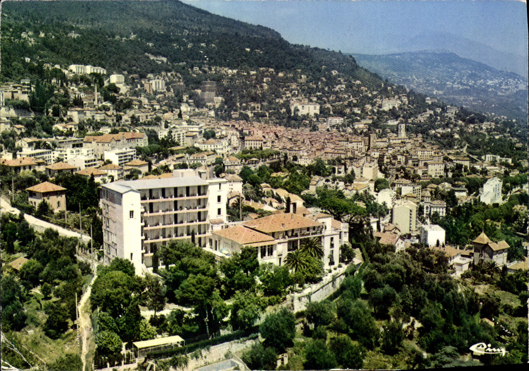 Grasse (Alpes-Maritimes) — Vue aérienne sur Montfleury et la ville — Imprimeur Meiton (71)
