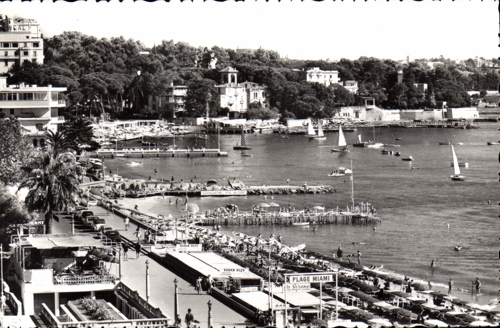 Juan-les-Pins — Vue de la promenade et des plages — Éditions S.F.P.T. 36, Ed. Corbella