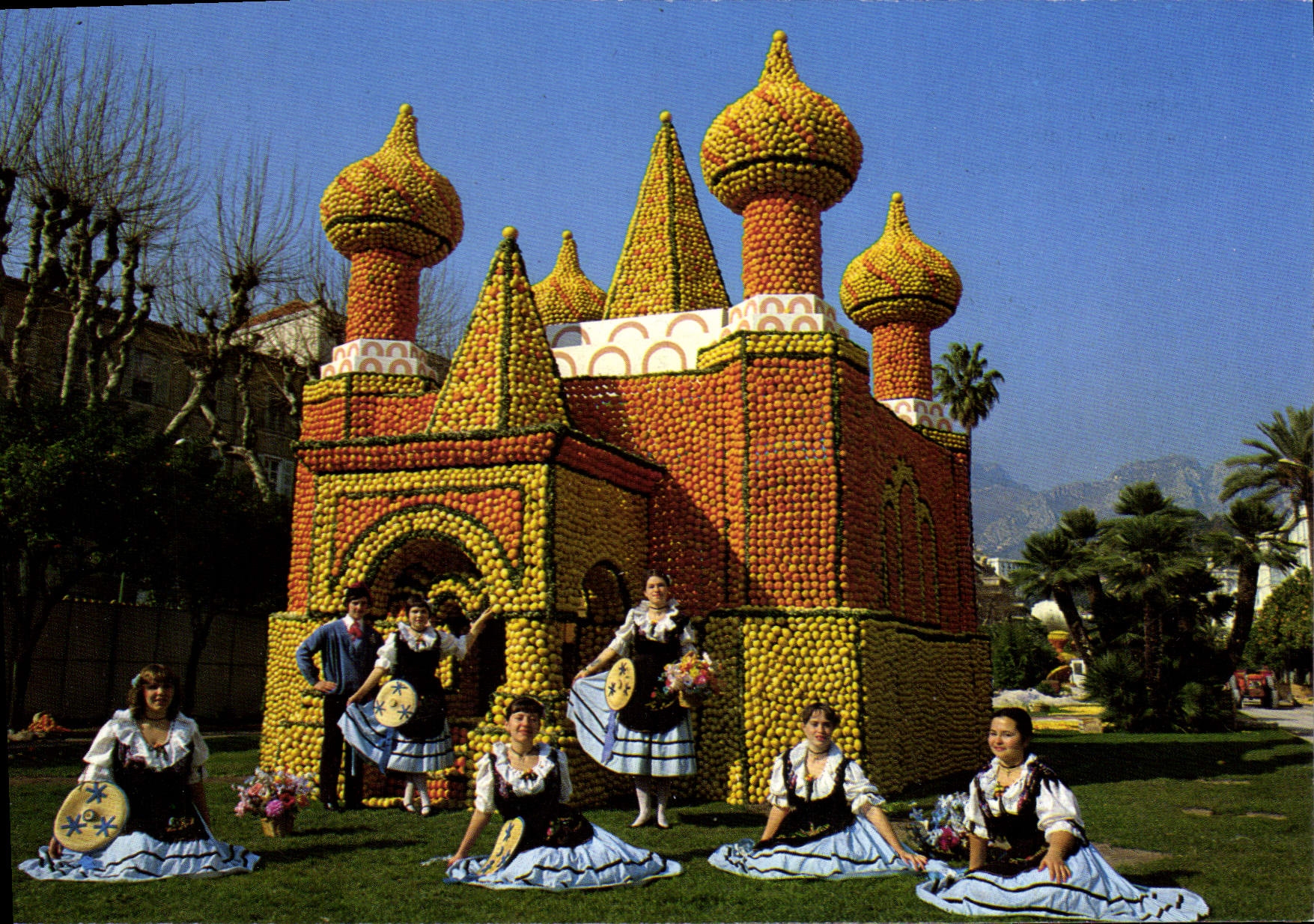 Fêtes du Citron — Groupe Folklorique "La Mentonnaise" — Photo R. JUDDIN - MENTON