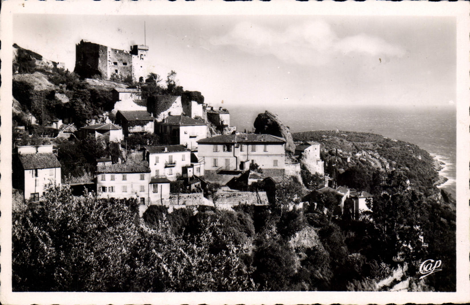 Roquebrune-Cap-Martin — vue du château et du village — Cap