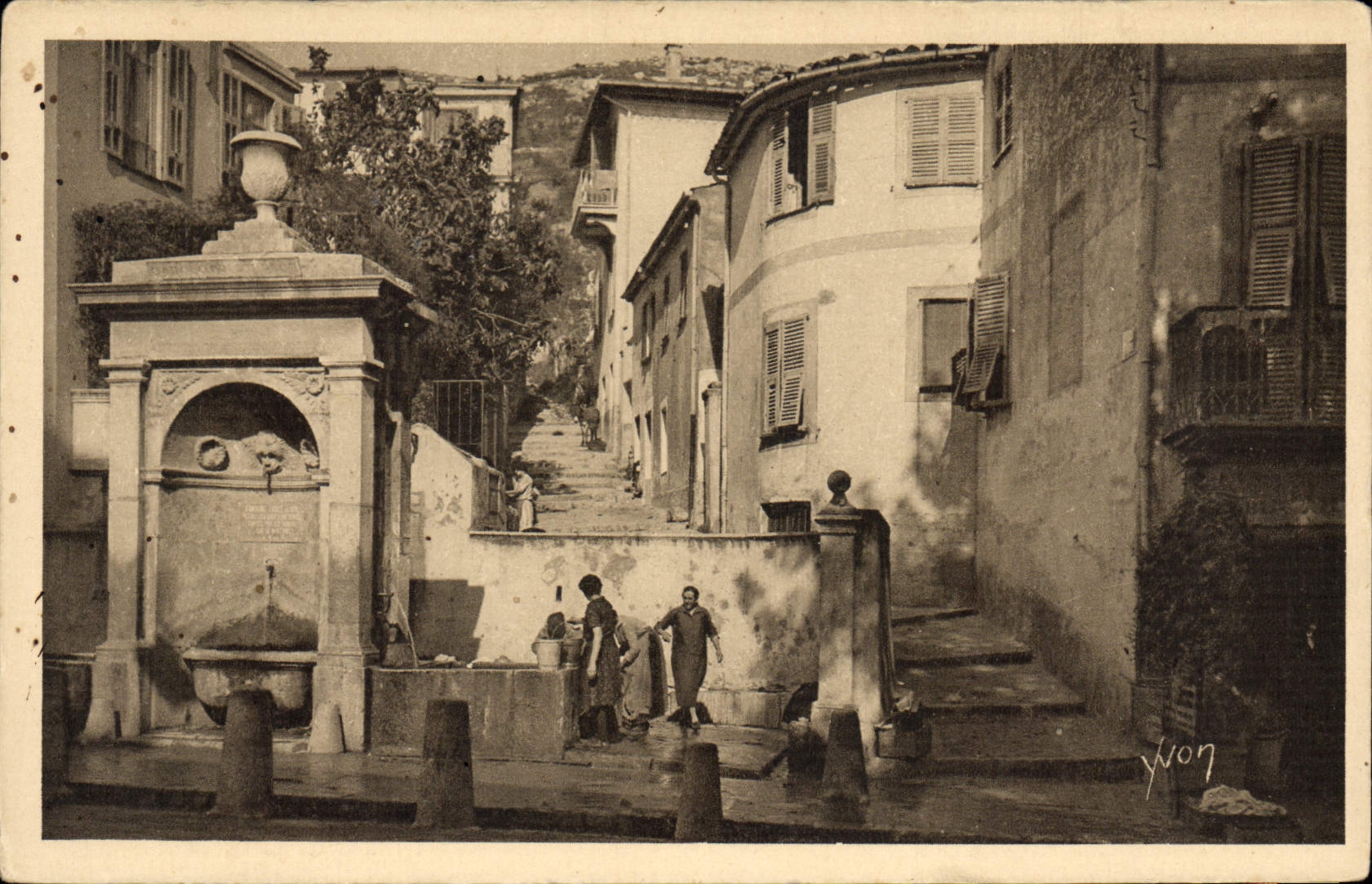 La Turbie — Fuente antigua — Edición de Arte YVON, 14, Rue de Bretagne