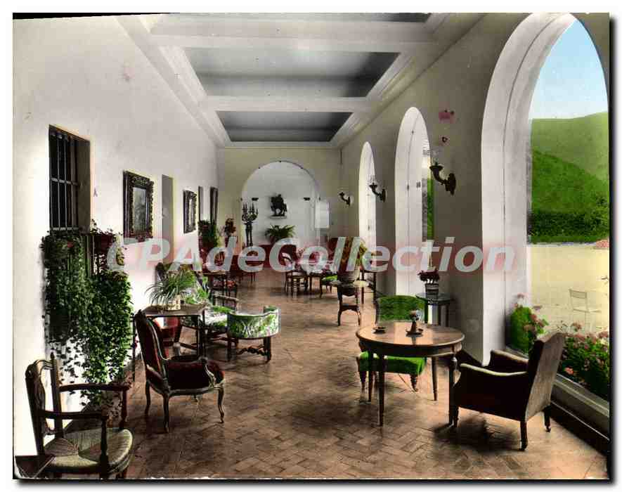 Intérieur d'un hall d'hôtel — Le Château du Domaine St-Martin à Vence — Éditions SEPT