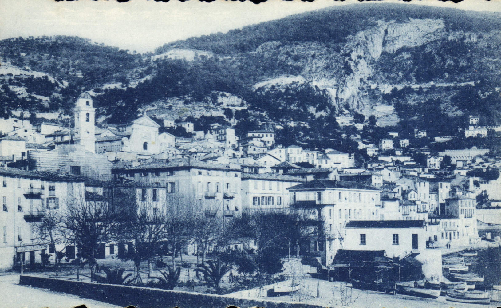 Villetranche — vue panoramique du village et de la colline — Éditée par l'Académie Nationale des Topages, Paris