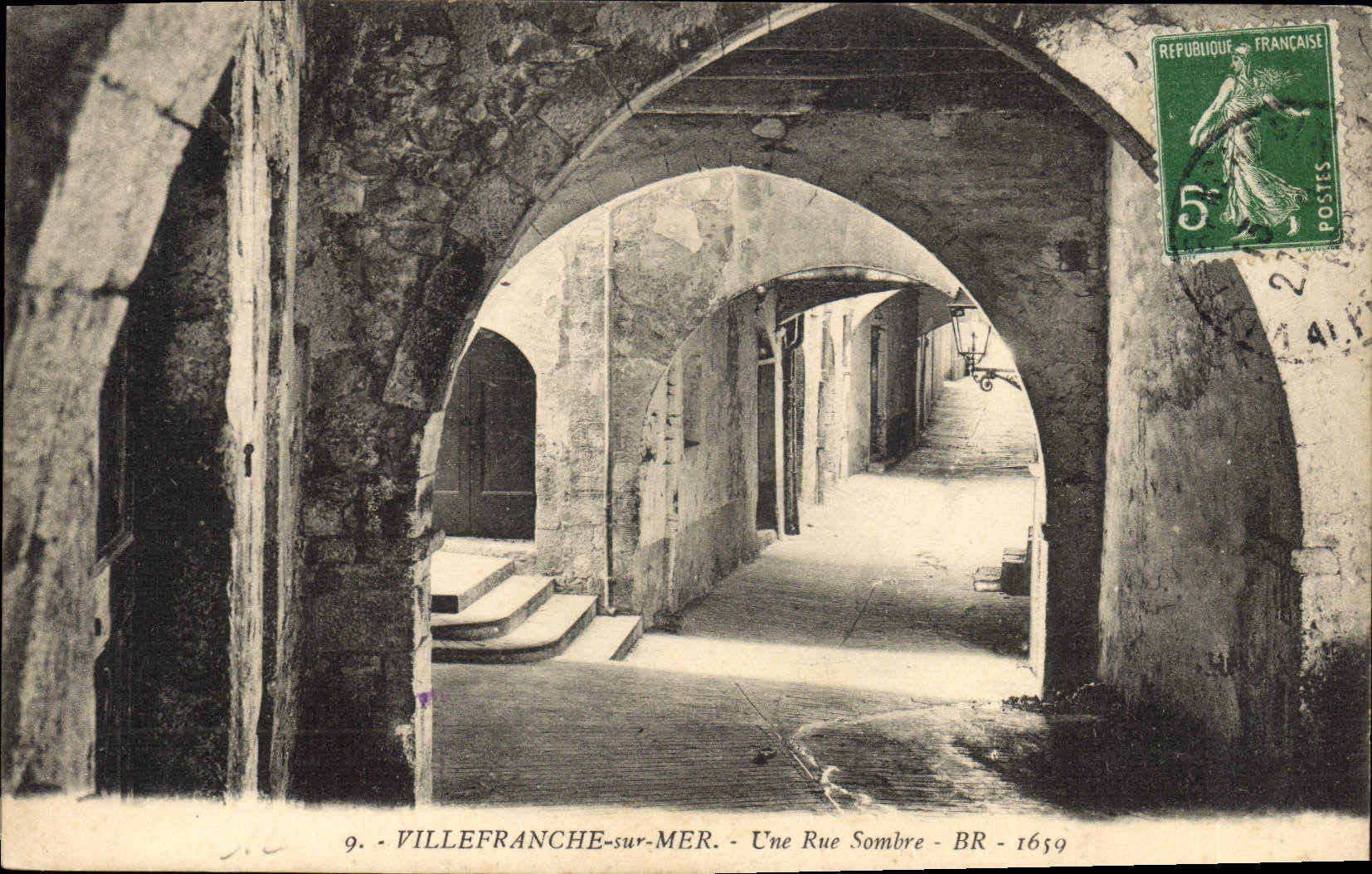 Villefranche-sur-Mer — Une Rue Sombre — BR 1659