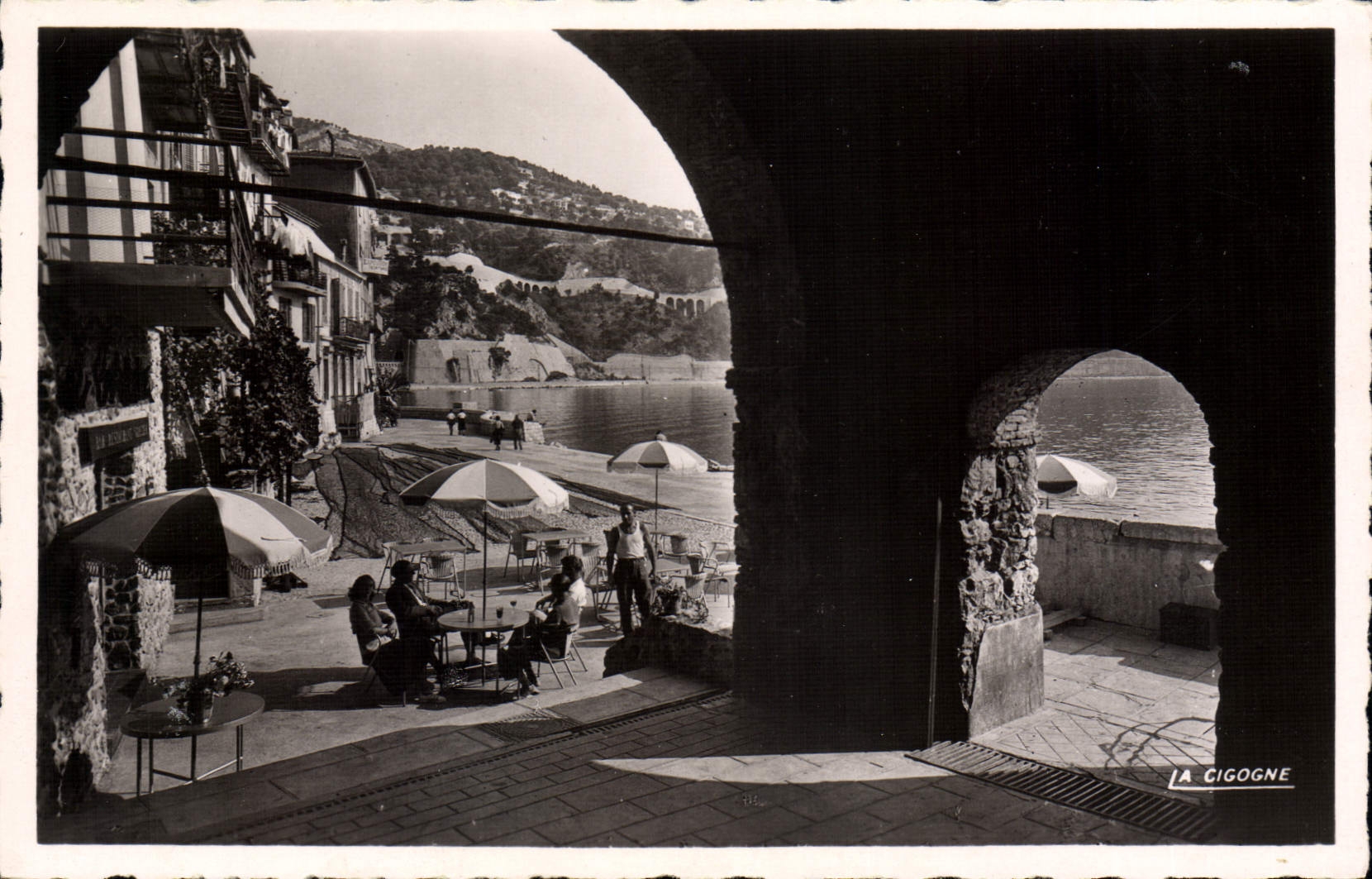 Villefranche-sur-Mer — Les quais vue prise sous la rue obscure — Édition 'LA CIGOGNE'