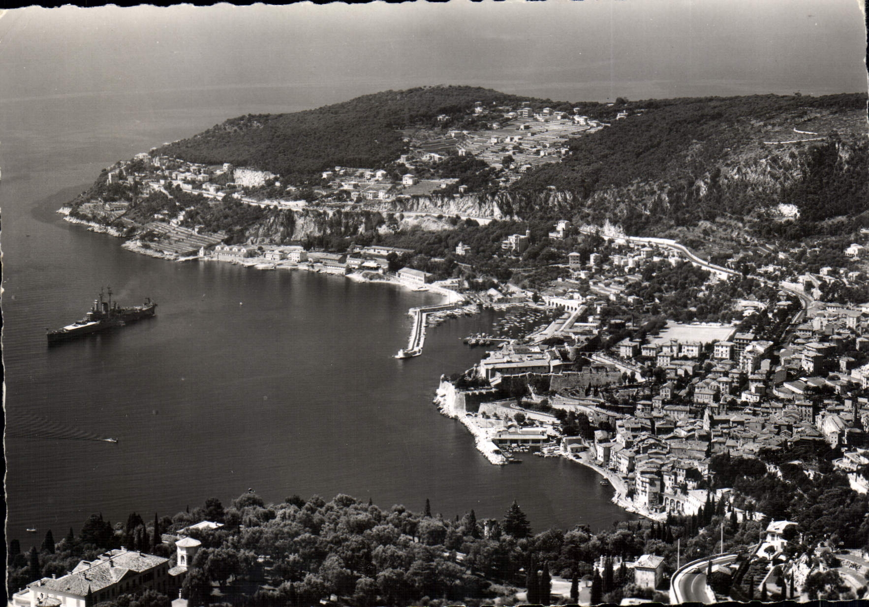 Villefranche-sur-Mer — Vue panoramique sur la ville, la rade et le Mont-Boron — Éditions S.E.P.T. - Fabrication Française