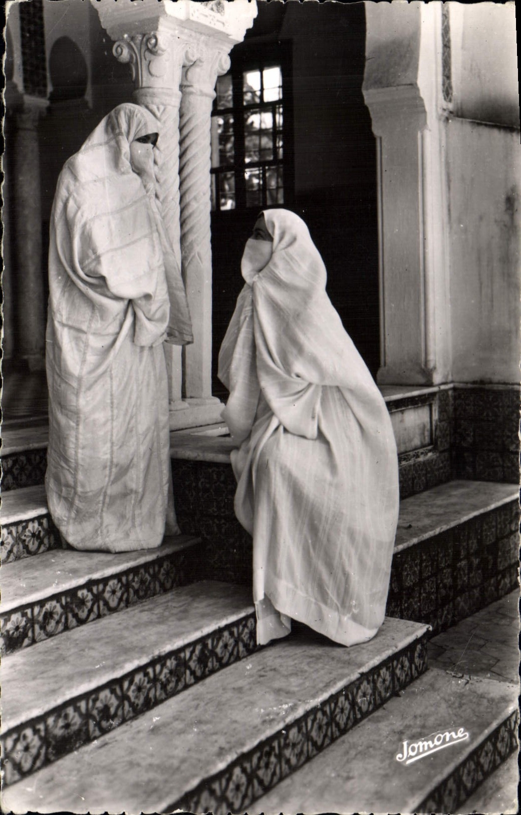 Deux femmes voilées — Algérie — Jomone
