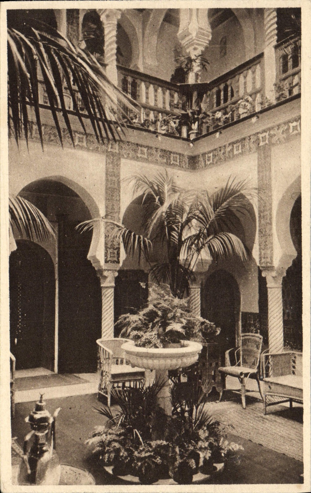 Algérie — Le Palais d'Été, Petite Cour intérieure — SPAGA, n° 41/1