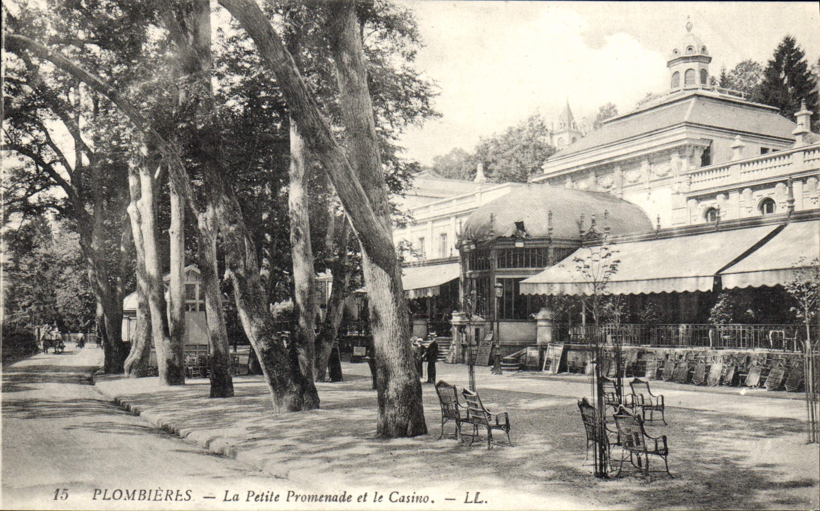 Plombières — La Petite Promenade und das Casino — LL. — n°15
