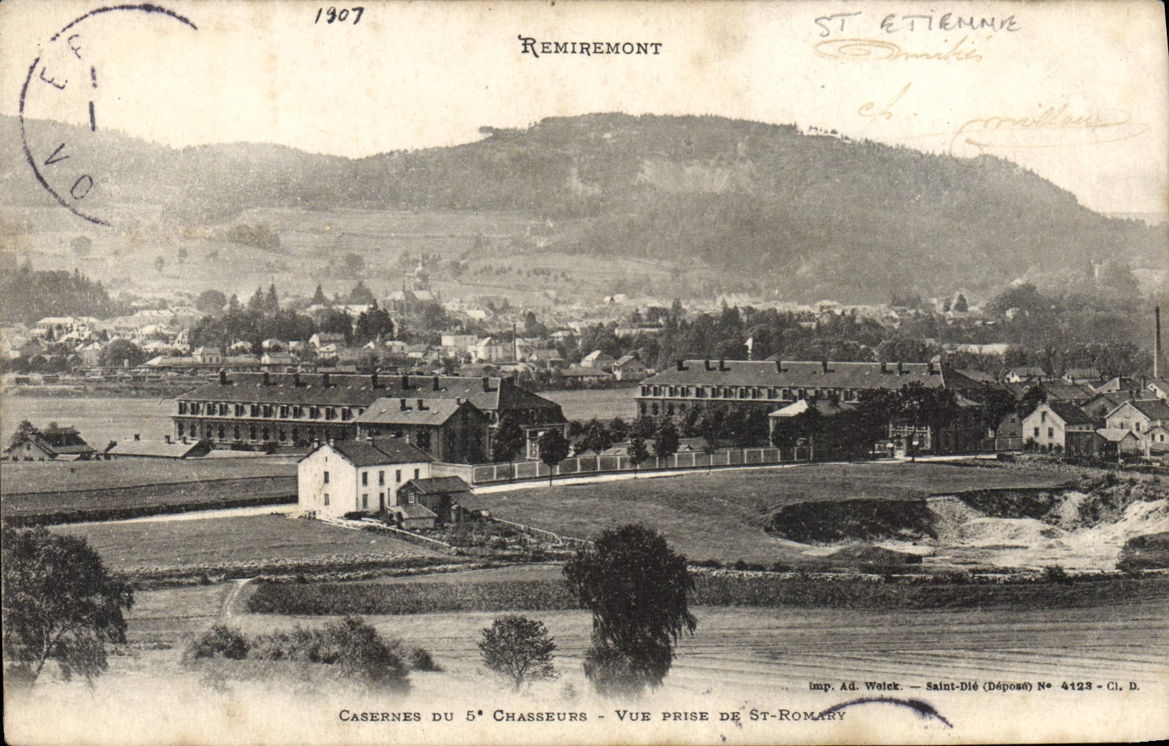 Remiremont — Cuarteles del 5° Cazadores — vista tomada desde St-Romary — imp. Ad. Wolek, Saint-Dié, n° 4123